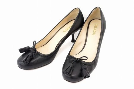 控えめデザインなのにどこか存在感がある！プラダのパンプスをお売りいただきました