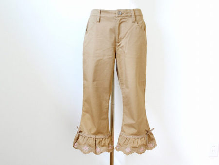 裾のフリルで脱カジュアル感！ピンクハウスのパンツを買取しました