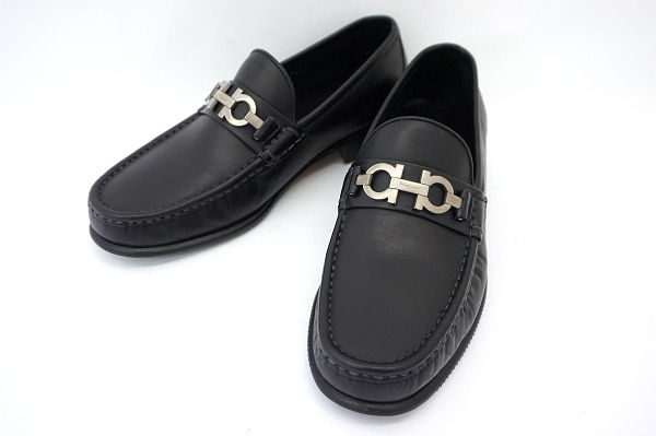 ブラック×シルバーがクールに決まる！サルヴァトーレ・フェラガモのローファーを買取しました