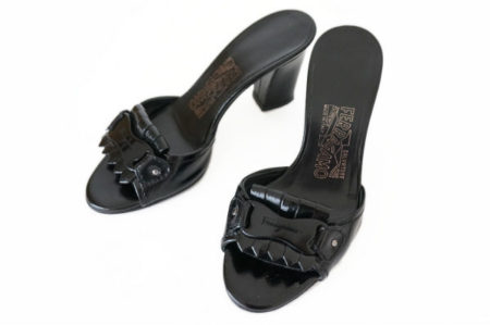 シンプルなのにどこか高貴！サルヴァトーレ・フェラガモ サンダルをお売りいただきました