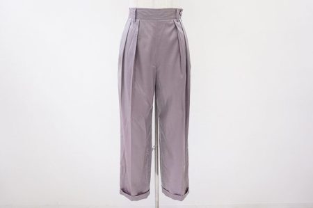 柔らかいお色味でエース級の活躍が期待できる！シャネルのパンツを買取しました