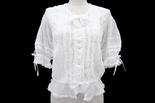 可愛らしさの中にもさわやかさが残る!ピンクハウスのシャツブラウスを買取しました