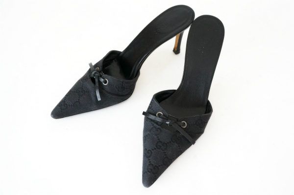 繊細なデザインが美脚へとアシストする！グッチのミュールを買取しました