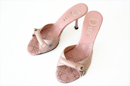ほんのりピンクがたおやかな印象に！ディオール サンダル を買取しました