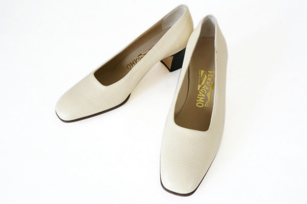 清潔感も溢れ出る！サルヴァトーレ・フェラガモ パンプスを買取しました