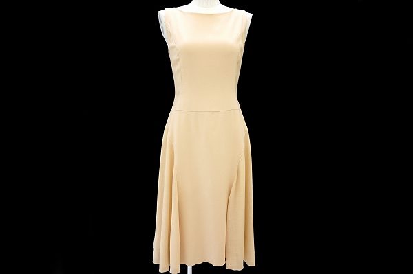 繊細な印象に決まる！フォクシーのノースリーブワンピースを買取しました