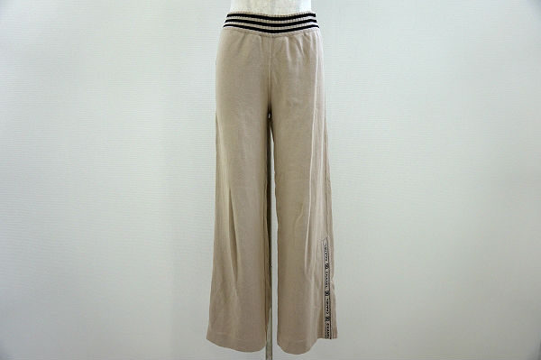 ウエストのボーダーがアクセントに!シャネルのパンツをお売りいただきました