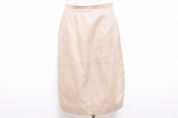 優しさや柔らかさを演出できるベージュ！マックスマーラのスカートを買取しました
