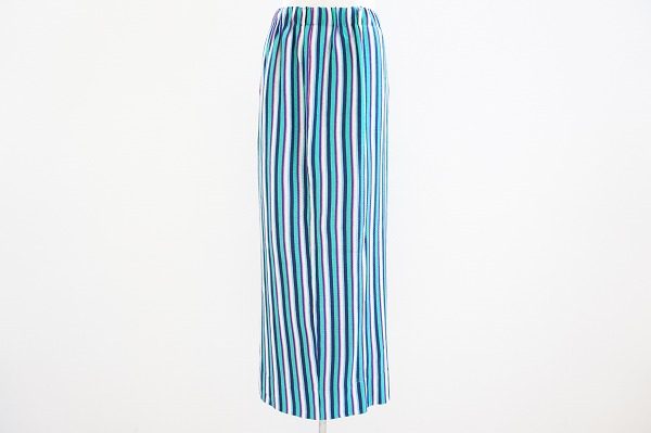 引き込まれそうな綺麗なボーダーに魅了!斉藤都世子のロングスカートを買取しました