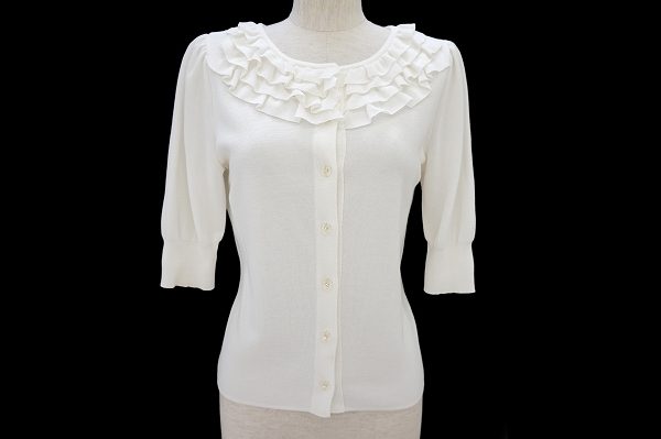 シンプルでありながらチャーミングさも忘れない！エムズグレイシーのトップスを買取しました