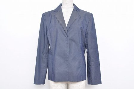 安定のカラーネイビーで様々なシーンでのご活用を！ハナエモリのジャケットを買取しました