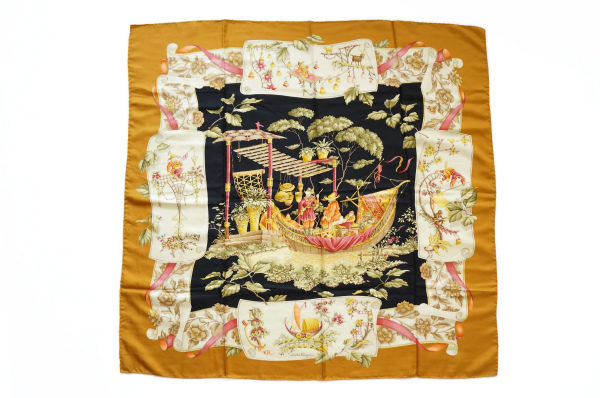 独特の世界観に引き込まれる！サルヴァトーレ・フェラガモ スカーフを買取しました