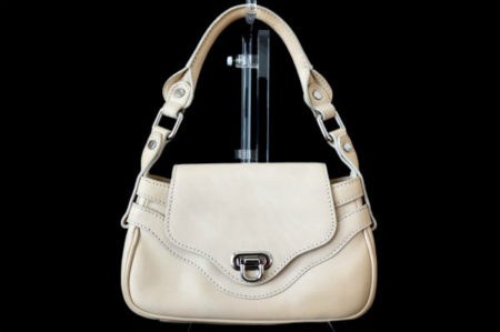 スタンダードなデザインが活用の幅を広げます！マックスマーラのバッグを買取しました