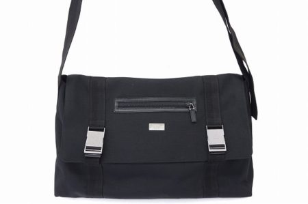 両手が使えて便利！グッチのメッセンジャーバッグを買取しました