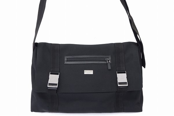 両手が使えて便利！グッチのメッセンジャーバッグを買取しました