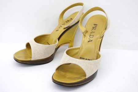 涼し気でスタイリッシュに履いていただけます！プラダのサンダルを買取しました