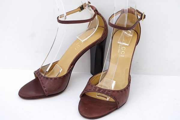 シンプルスタイルが多い夏は足元をエレガントに！グッチのサンダルを買取しました