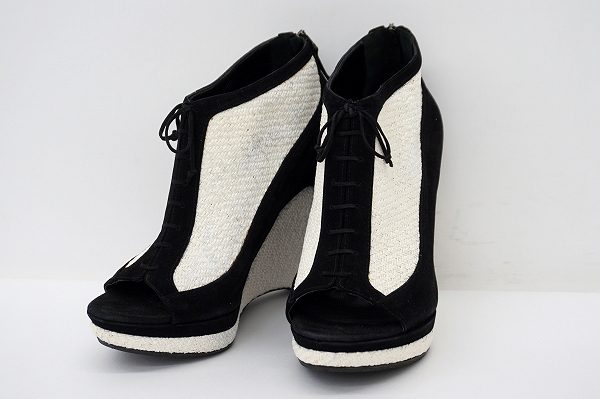 黒×白のバランスがスタイリッシュな印象を作り上げる!フェンディのオープントゥブーティを買取しました