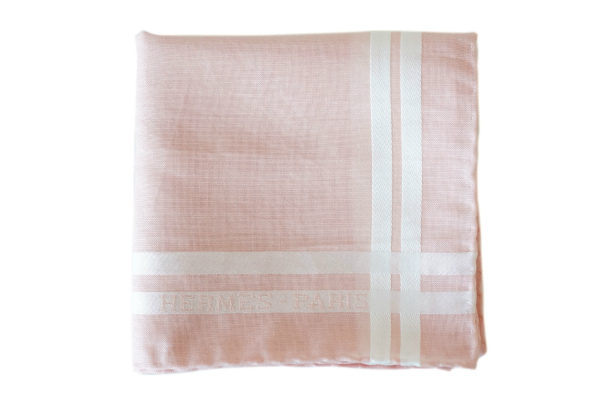 ほんのりピンクで清楚な雰囲気に!エルメスのハンカチを買取しました