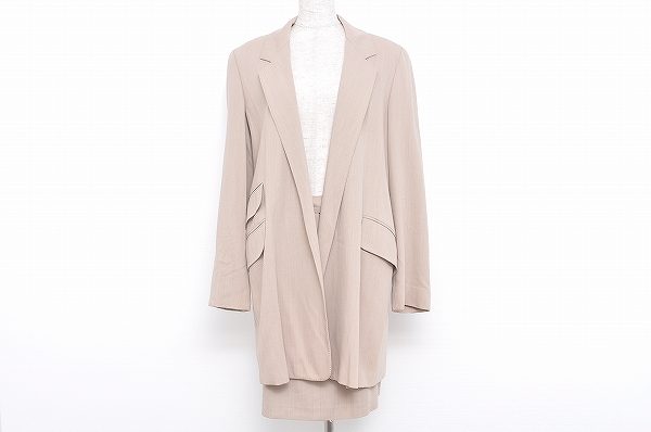 しなやかな女性を目指したいなら！マックスマーラのスカートスーツを買取しました