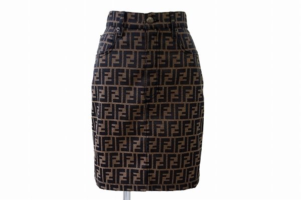 アイコニックなロゴでカッコよさをプラス!フェンディのスカートを買取しました