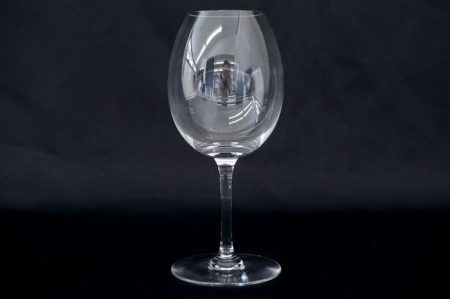 何を注ぐか考えるのも楽しくなる！バカラのワイングラスを買取しました