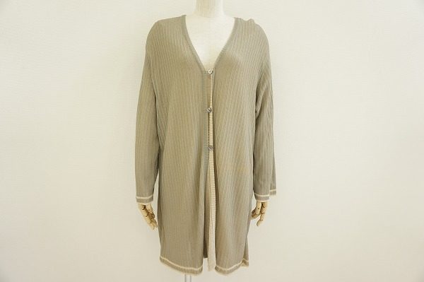 袖や裾のホワイトラインがアクセントに！ サルヴァトーレフェラガモ カーディガンを買取しました