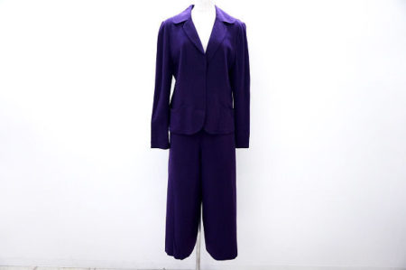 鮮やかな紫で高貴な印象を与えられます！ハナエモリ パンツスーツを買取しました