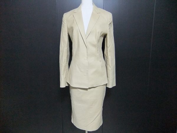 優しめブラウンでスッキリ決まる！ドルチェ＆ガッバーナのスカートスーツを買取しました