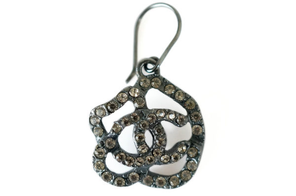 アンティークのようなデザインがレア!シャネルのピアス(片方のみ)を買取しました