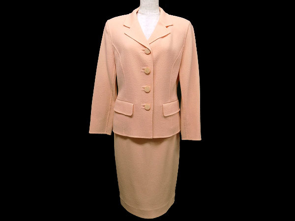 程よいオレンジがおしゃれさをアップ！十仁プラザ スカートスーツを買取しました