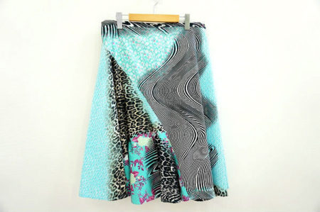 高いデザイン性を持ちながら譲ることのできなかった、クラスロベルトカヴァリのスカートを買取いたしました