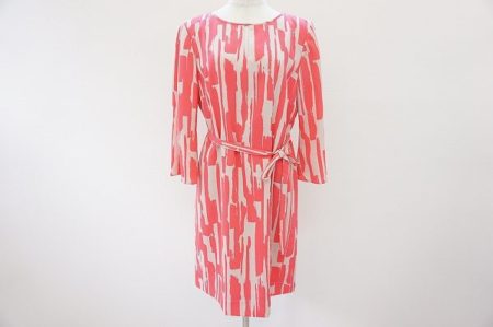 芸術のような柄でアクセントを！タハリのワンピースをお売りいただきました