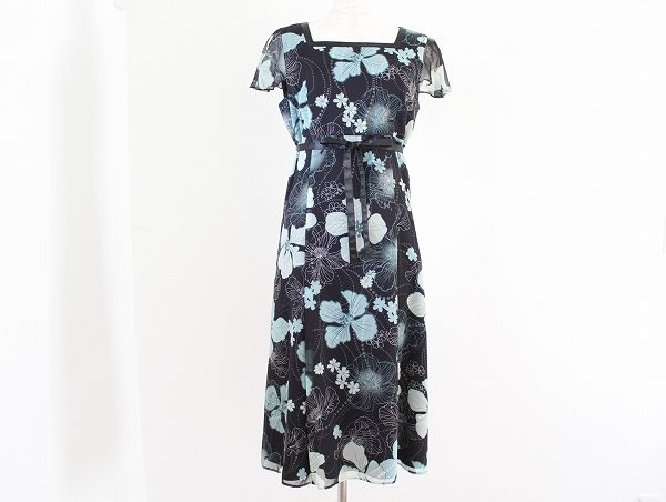 ブラック×ブルーがクールビューティな印象を作る！ブリジット ワンピース