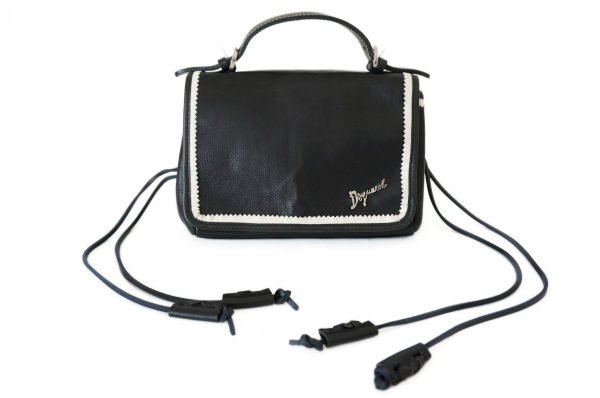 シンプルデザインで様々なシーンで使える！ディースクエアード レザー ハンドバッグを買取しました