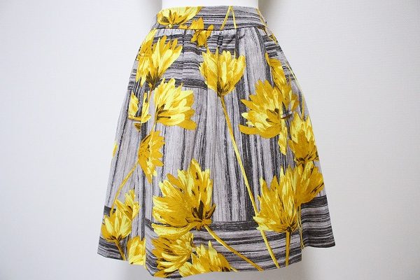 お花畑にいるかのような華やかさ!アナディス スカートをお売りいただきました