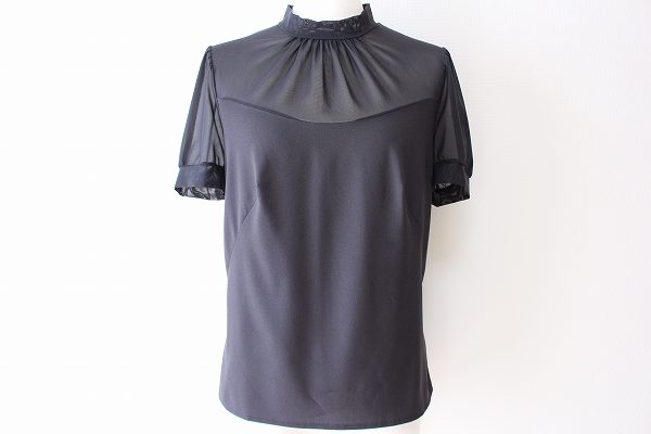 首下ギャザーでスッキリ見せる！ワコール ディアのカットソーを買取しました