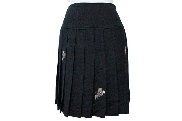 ちょっとした刺繍がアクセントに！カステルバジャックのスカートを買取しました