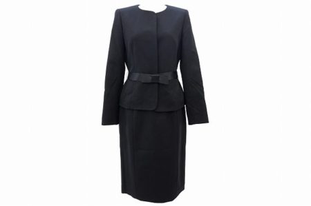 1枚は持っておきたい！トゥービーシックのスカートスーツを買取しました