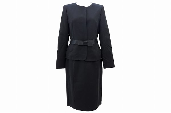 1枚は持っておきたい！トゥービーシックのスカートスーツを買取しました