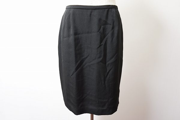 Tシャツからニットまで!使い勝手には自信ありです クリスチャンラクロワのスカートを買取しました