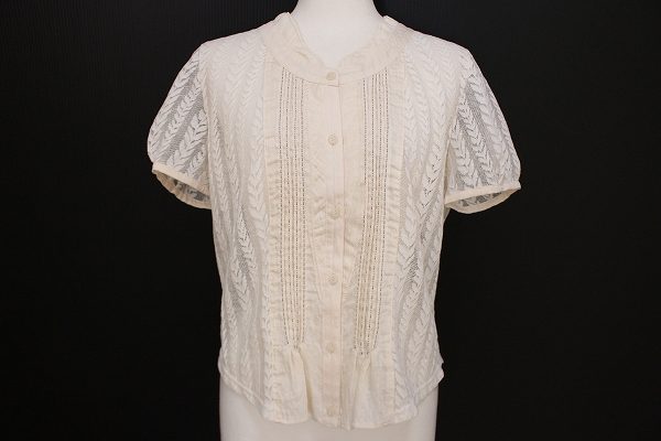 ほんのりアイボリーが優し気な印象をプラス！ビルダジュール シャツブラウス を買取しました