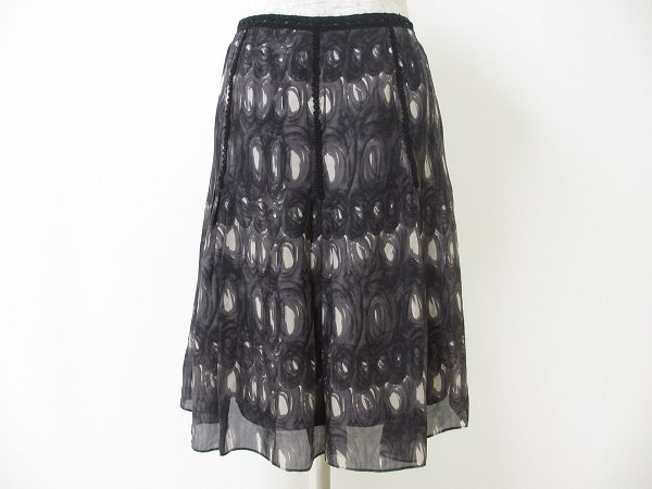 柄ものでも華やかカラーにも持ってこられる！リシェヴィメント スカートをお売りいただきました