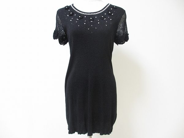 胸元のパールが繊細さをアップさせてくれます！スーパービューティーのワンピースをお売りいただきました