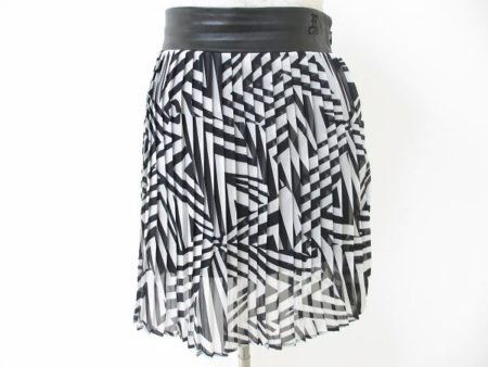 シックな柄でアピールしたいのであれば！ラットロエン スカートをお売りいただきました