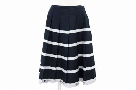 シンプルながらもどこか華やかさが感じられる！エムズグレイシーのスカートをお売りいただきました