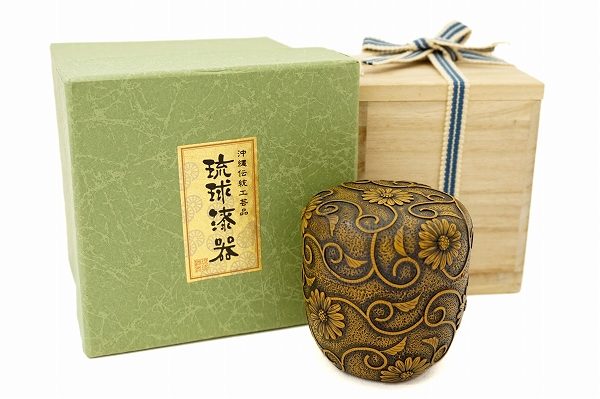 菊唐草模様がレア！琉球漆器の茶器を買取しました
