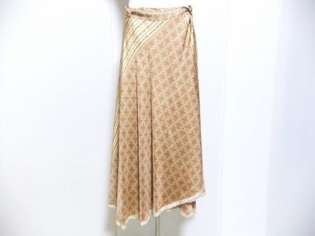 シルク素材で煌びやかな印象も叶う！ビヤのスカートをお売りいただきました