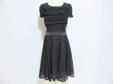 上品レースが清楚なイメージを演出！ティーラベントのワンピースをお売りいただきました