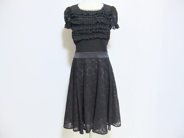 上品レースが清楚なイメージを演出!ティーラベントのワンピースをお売りいただきました